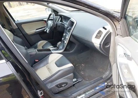 2017 Volvo Xc60 T5 Dynamic z USA, uszkodzony, nr VIN YV440MRR1H2040224